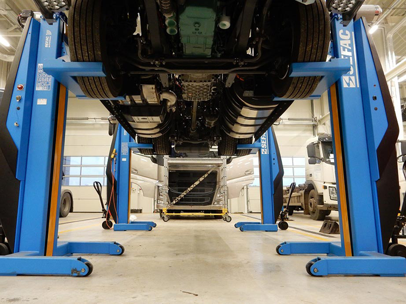 Mobile truck lifts